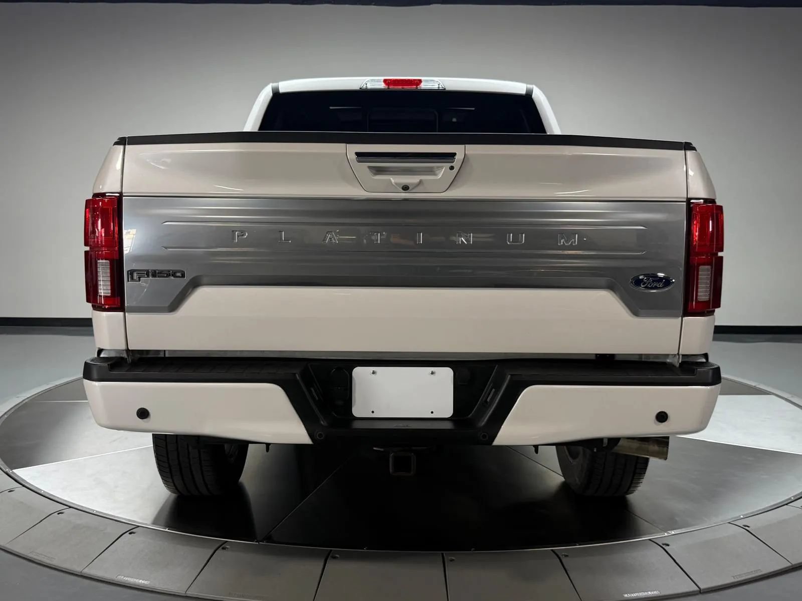 Used 2018 Ford F150 Platinum w/ Equipment Group 701A Luxury AWD/4WD image 5