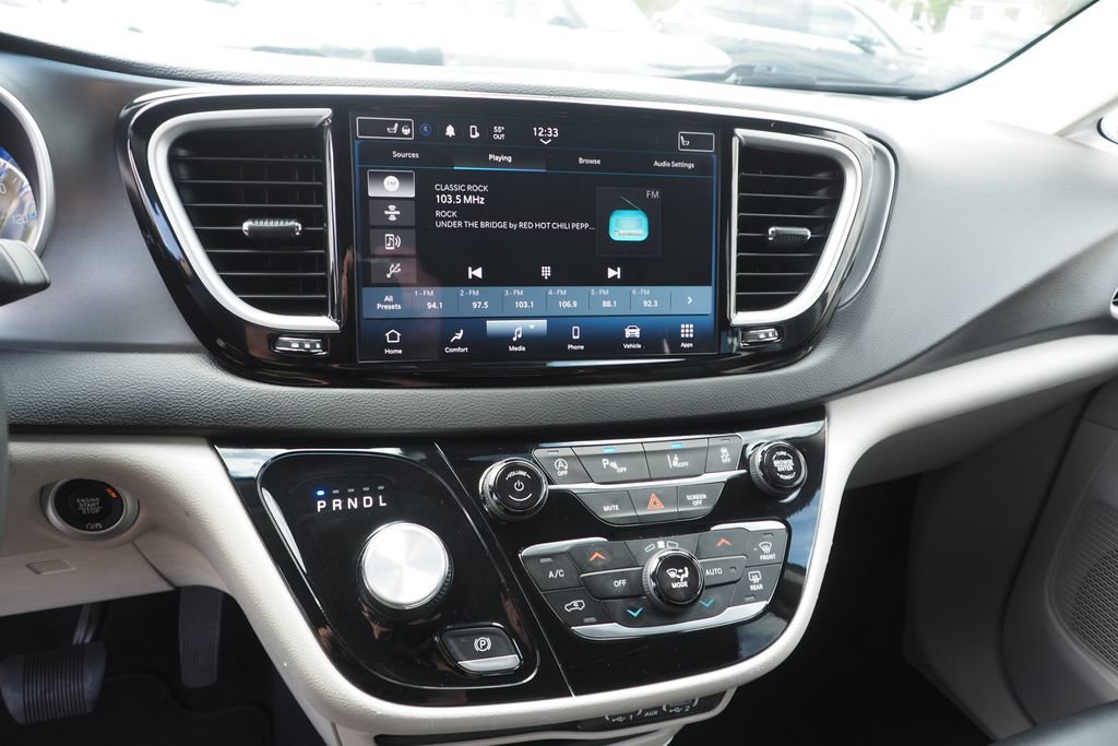 Used 2024 Chrysler Pacifica Touring-L FWD image 24