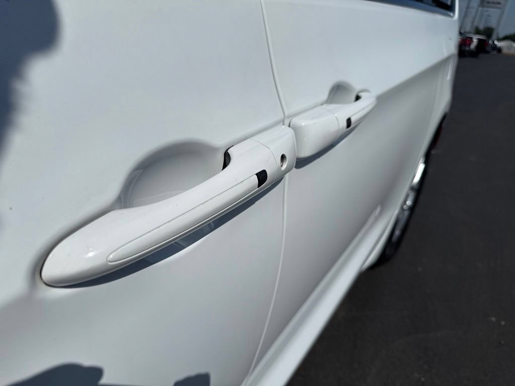 Certified 2023 Chrysler Pacifica Touring-L FWD image 10