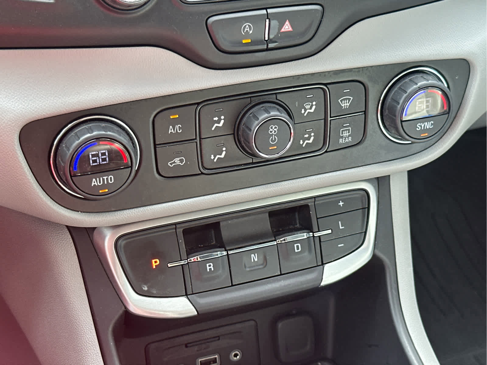 Used 2022 GMC Terrain SLT w/ Infotainment Package II image 34