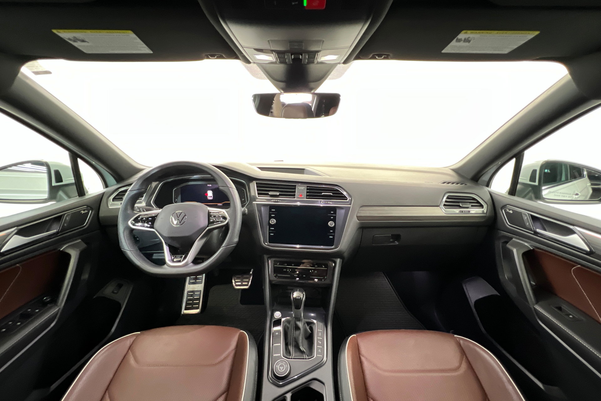 Used 2022 Volkswagen Tiguan SEL R-Line AWD/4WD image 9
