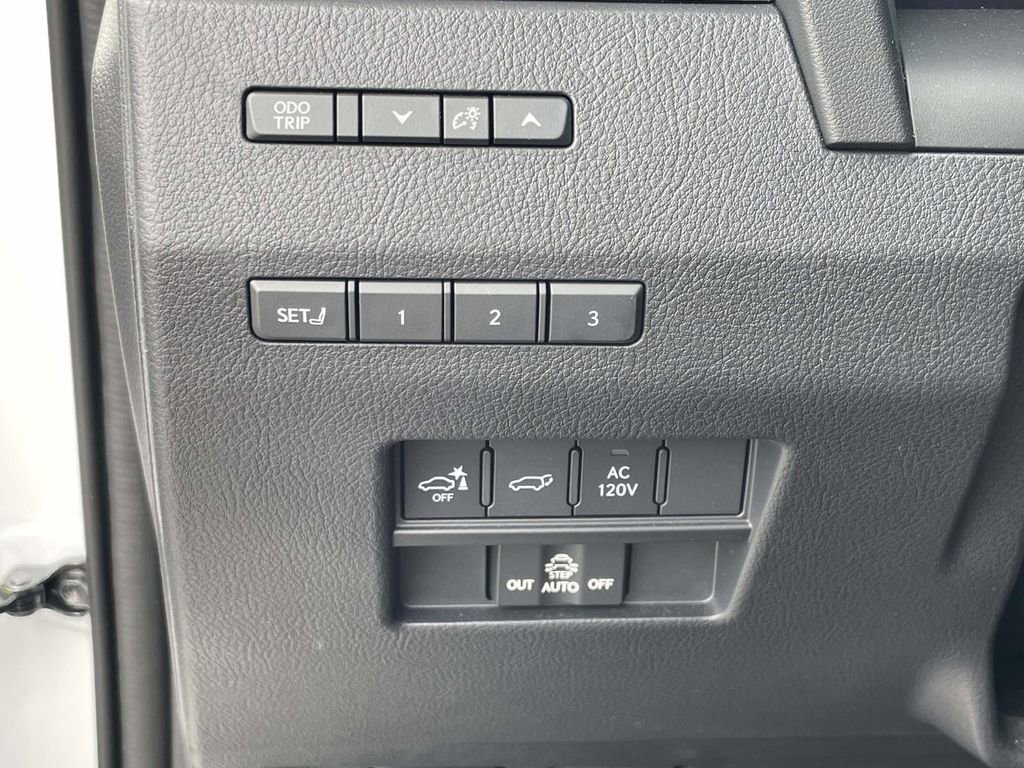 Used 2025 Lexus GX 550 w/ Accessory Package (2T) image 22