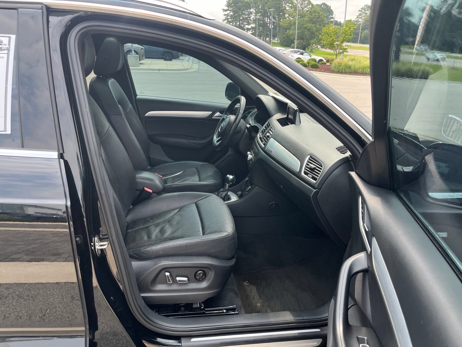 Used 2018 Audi Q3 2.0T Premium Plus w/ Premium Plus Package AWD/4WD image 35