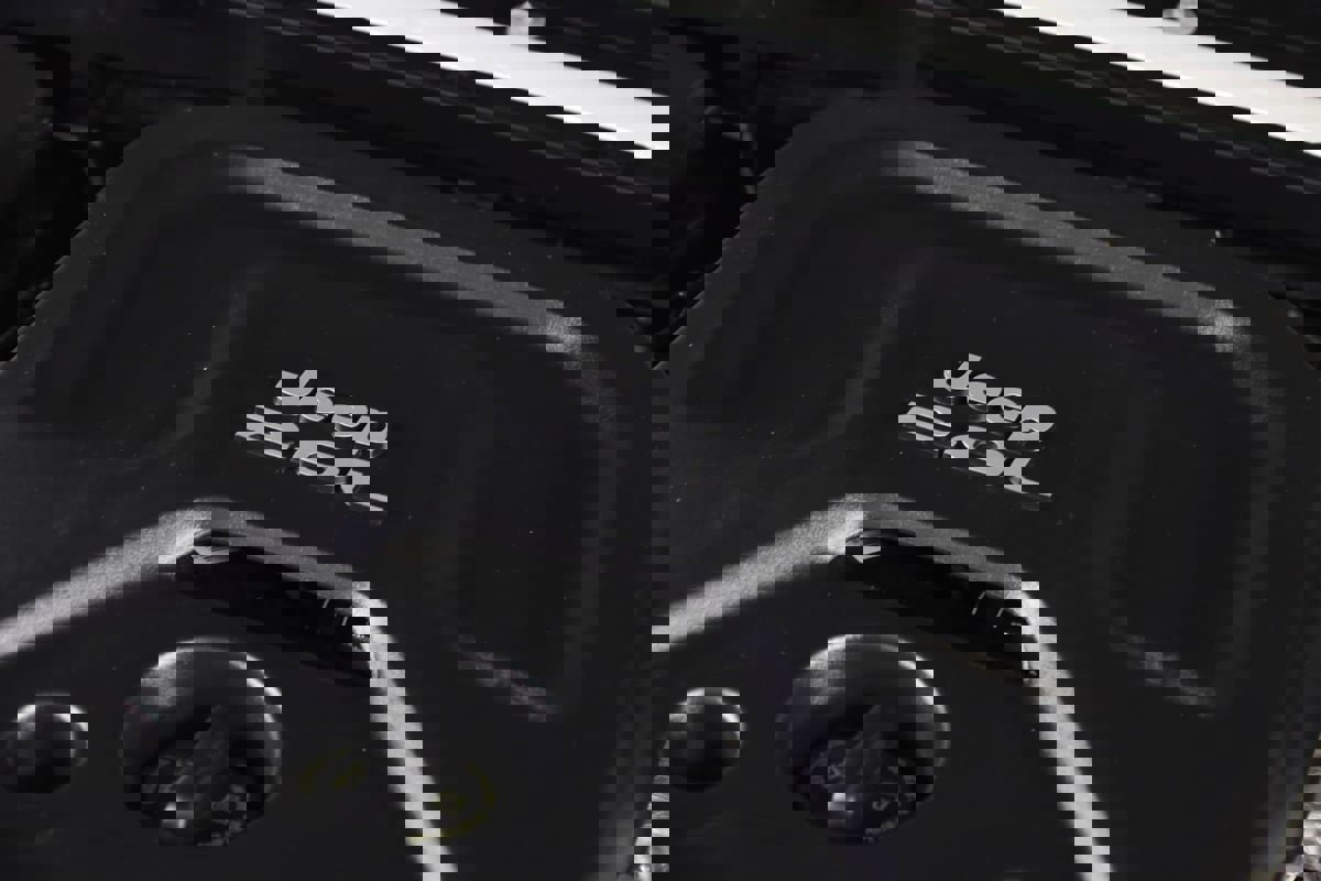 Used 2022 Jeep Wrangler Unlimited Sahara w/ Cold Weather Group image 19