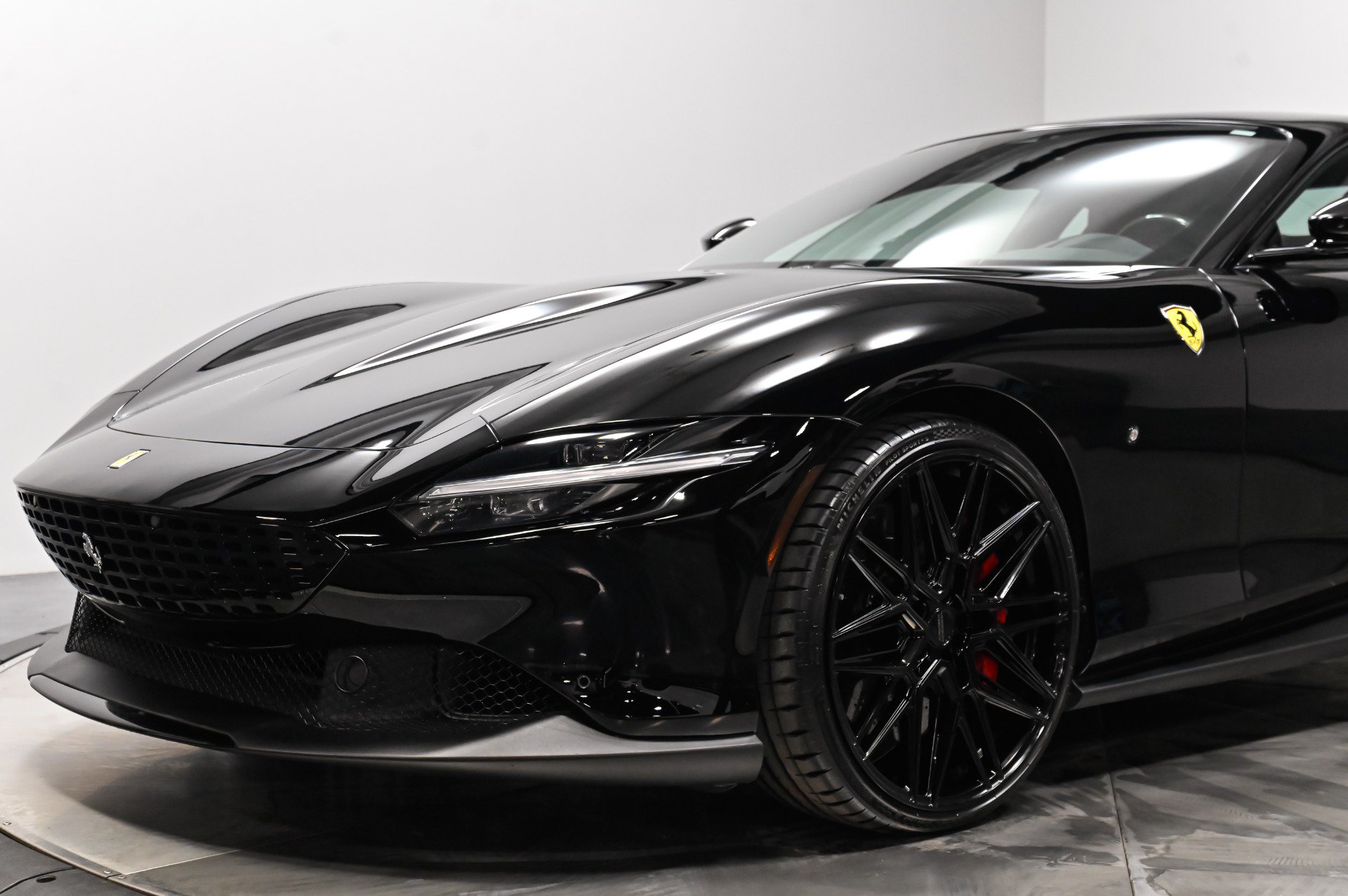 Used 2022 Ferrari Roma RWD image 5