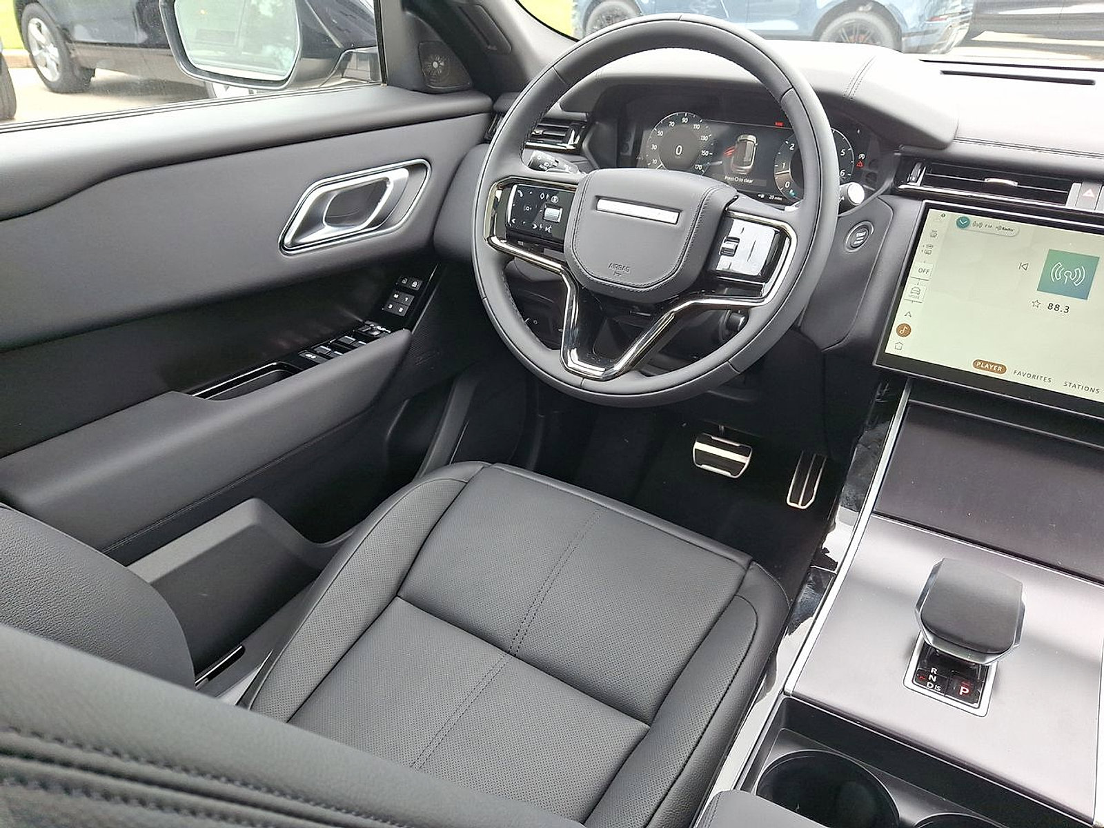 Certified 2026 Land Rover Range Rover Velar Dynamic SE image 15