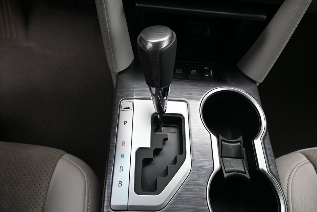 Used 2014 Toyota Camry XLE w/ Leather Package FWD image 26