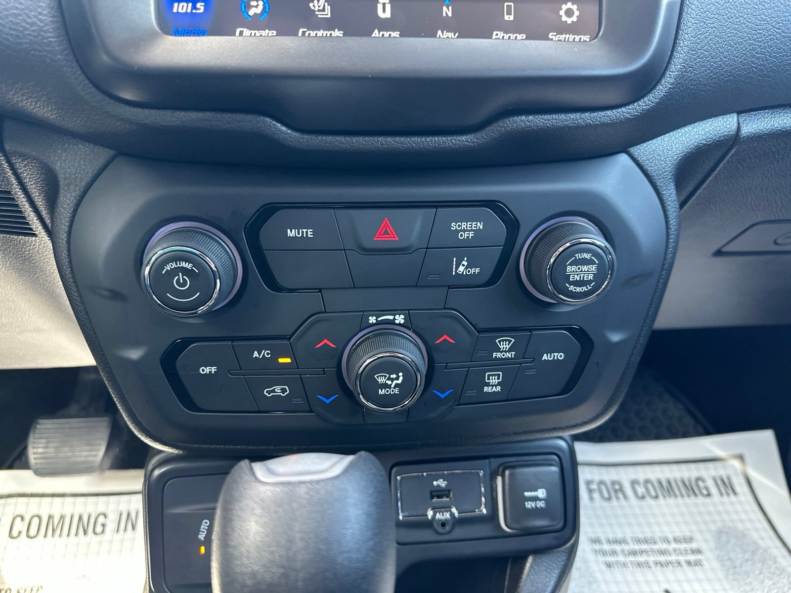 Used 2023 Jeep Renegade Latitude w/ Premium Group AWD/4WD image 53