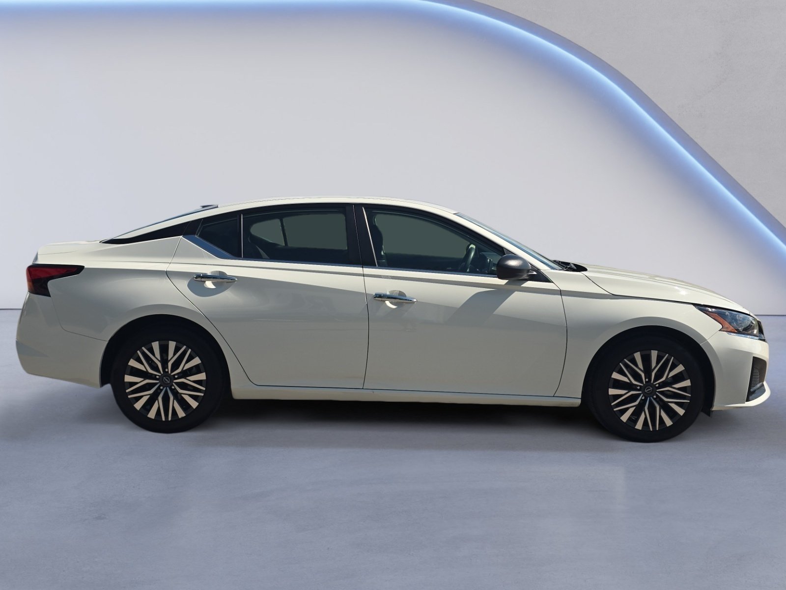 Used 2025 Nissan Altima 2.5 SV FWD image 7