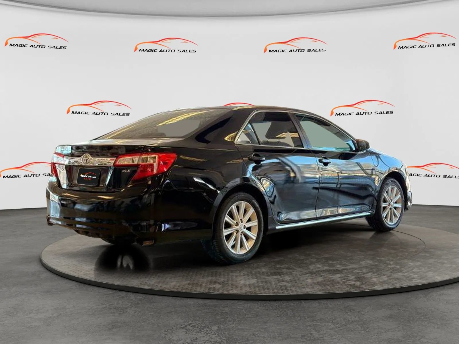 Used 2013 Toyota Camry XLE image 5