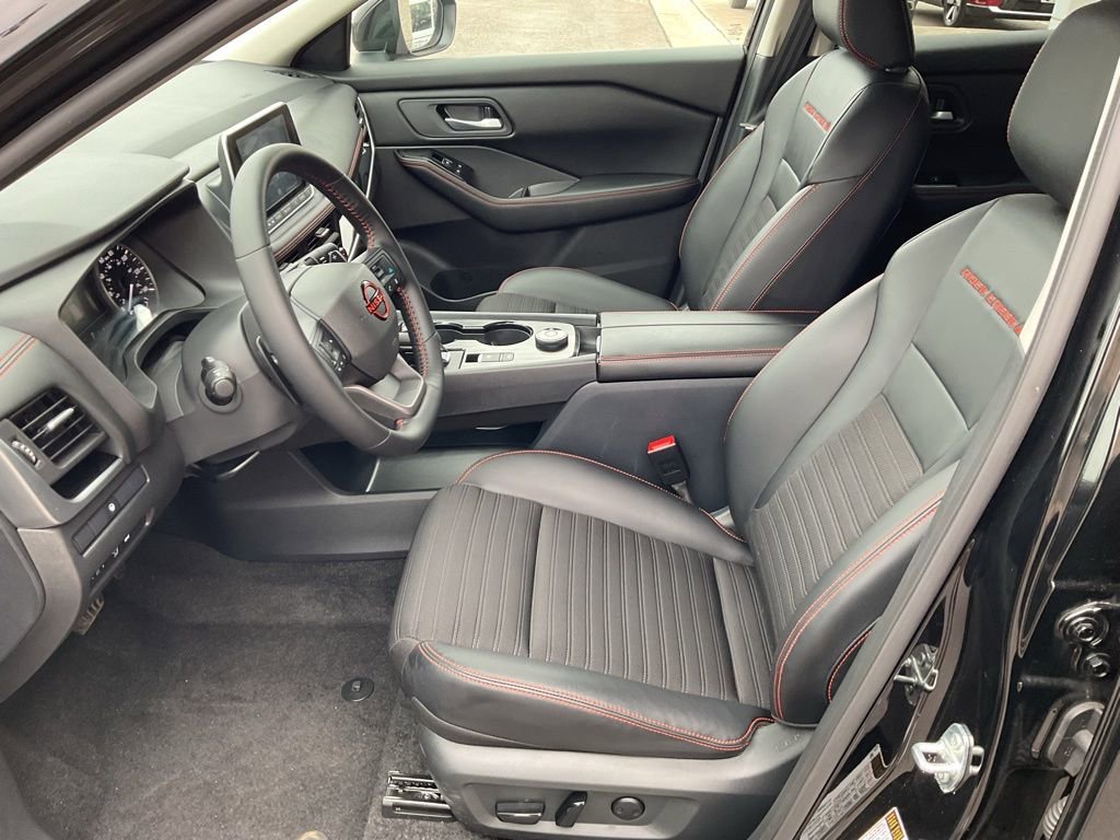 Used 2025 Nissan Rogue SV w/ Rock Creek Premium Package image 10