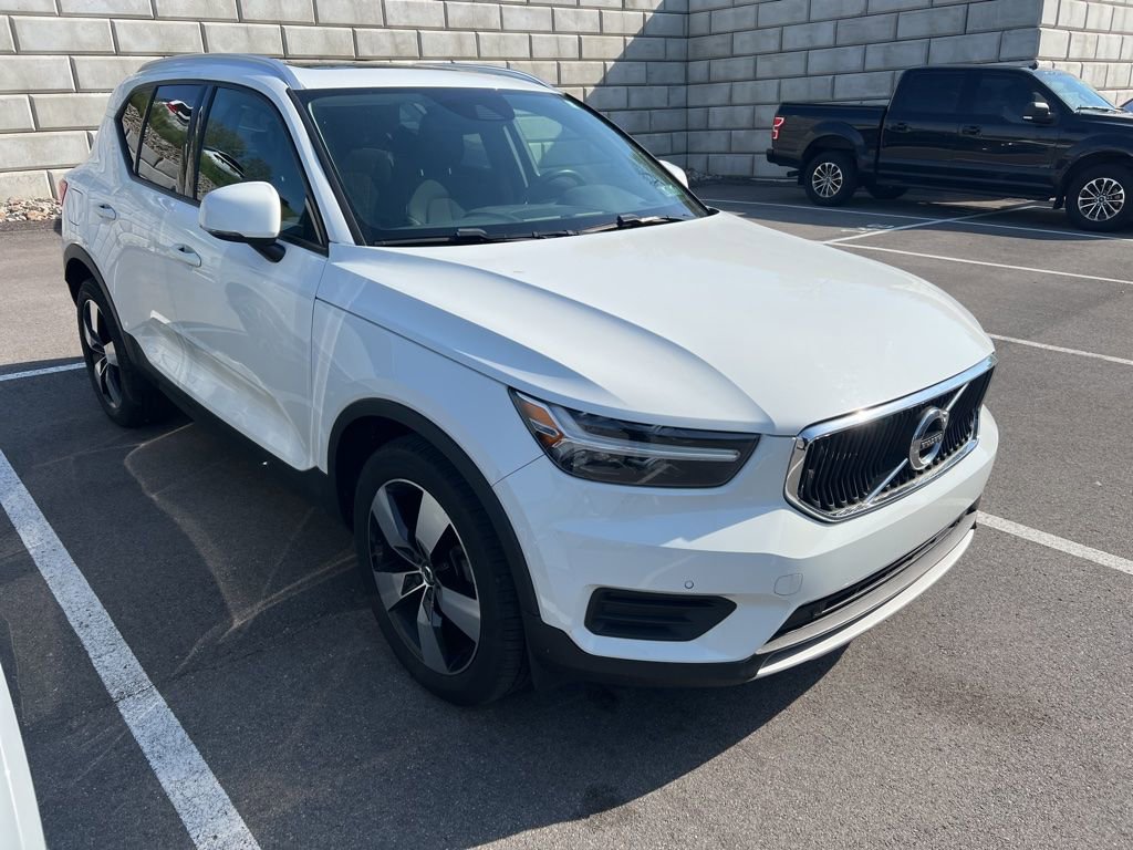 Used 2020 Volvo XC40 T5 Momentum w/ Protection Package Premier AWD/4WD image 3