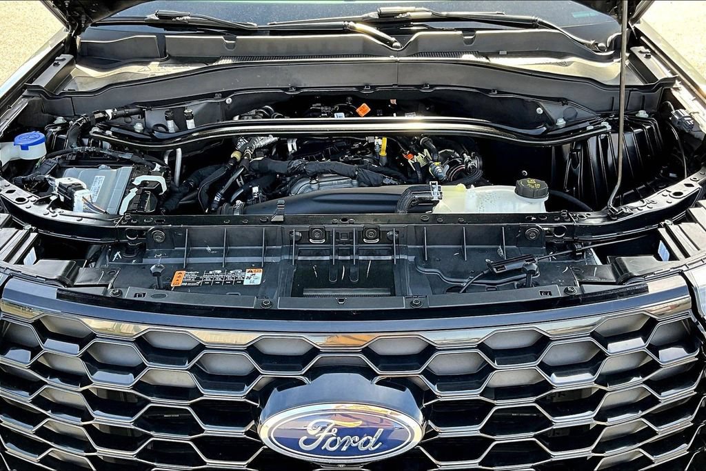 Used 2025 Ford Explorer ST-Line w/ Premium Package RWD image 32
