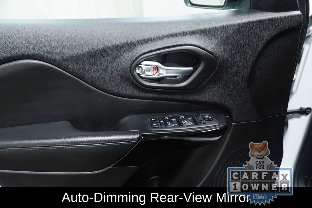 Used 2020 Jeep Cherokee Latitude Plus AWD/4WD image 23