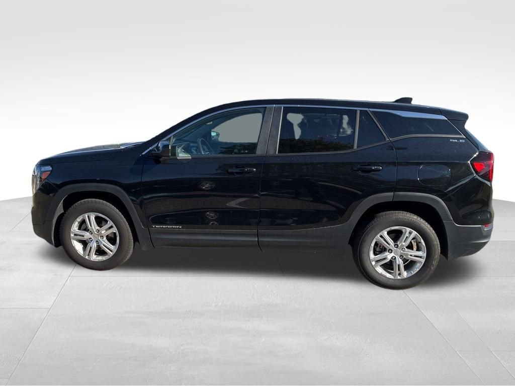 Used 2024 GMC Terrain SLE AWD/4WD image 2