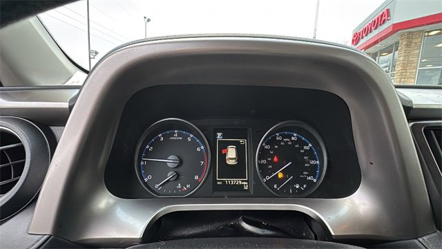 Used 2018 Toyota RAV4 LE image 14