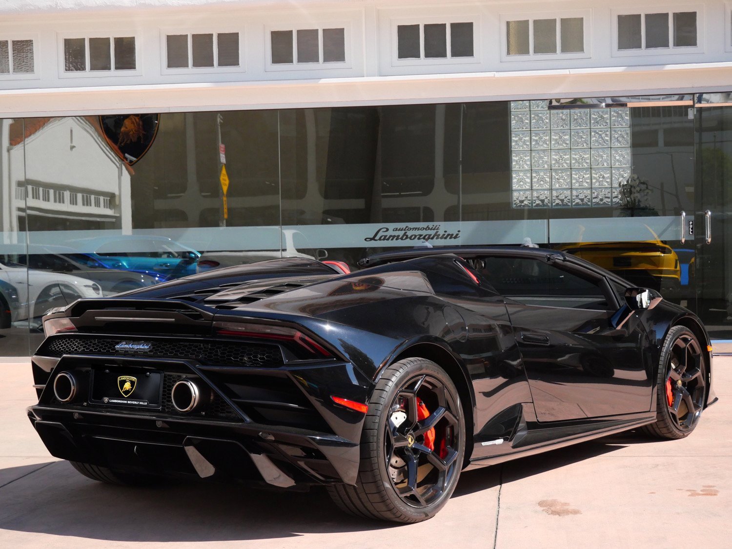 Used 2021 Lamborghini Huracan EVO image 3