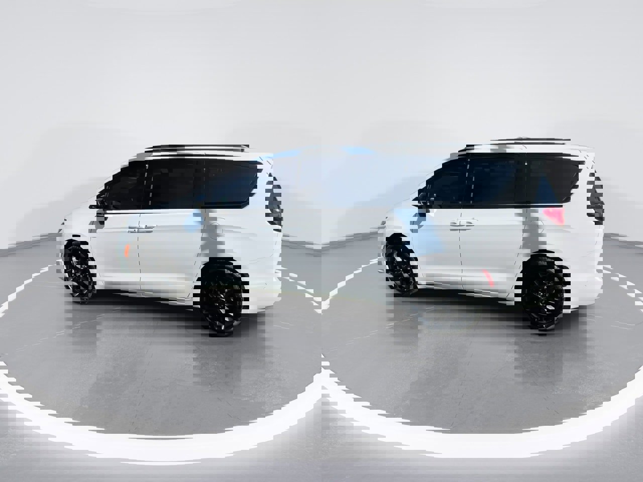 Used 2024 Chrysler Pacifica Touring-L w/ S Appearance Package image 12