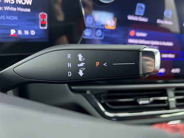 Used 2025 Chevrolet Equinox EV RS image 16