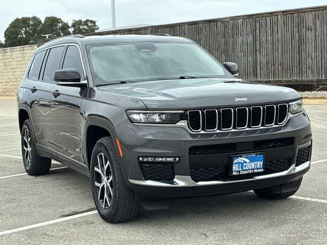 Used 2023 Jeep Grand Cherokee L Limited AWD/4WD image 8