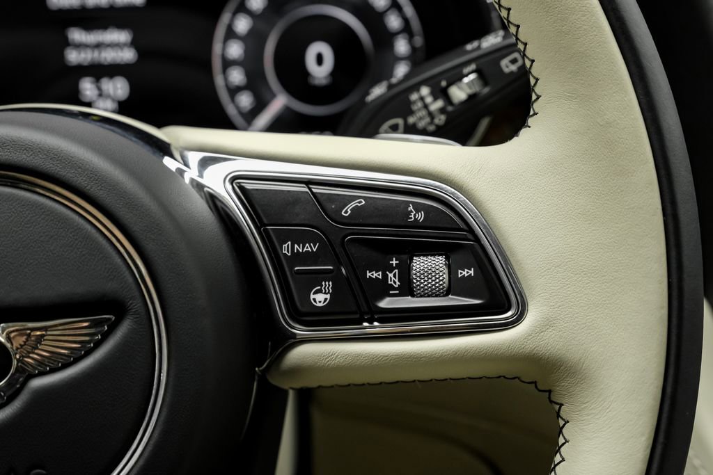 Used 2024 Bentley Bentayga AWD/4WD image 21