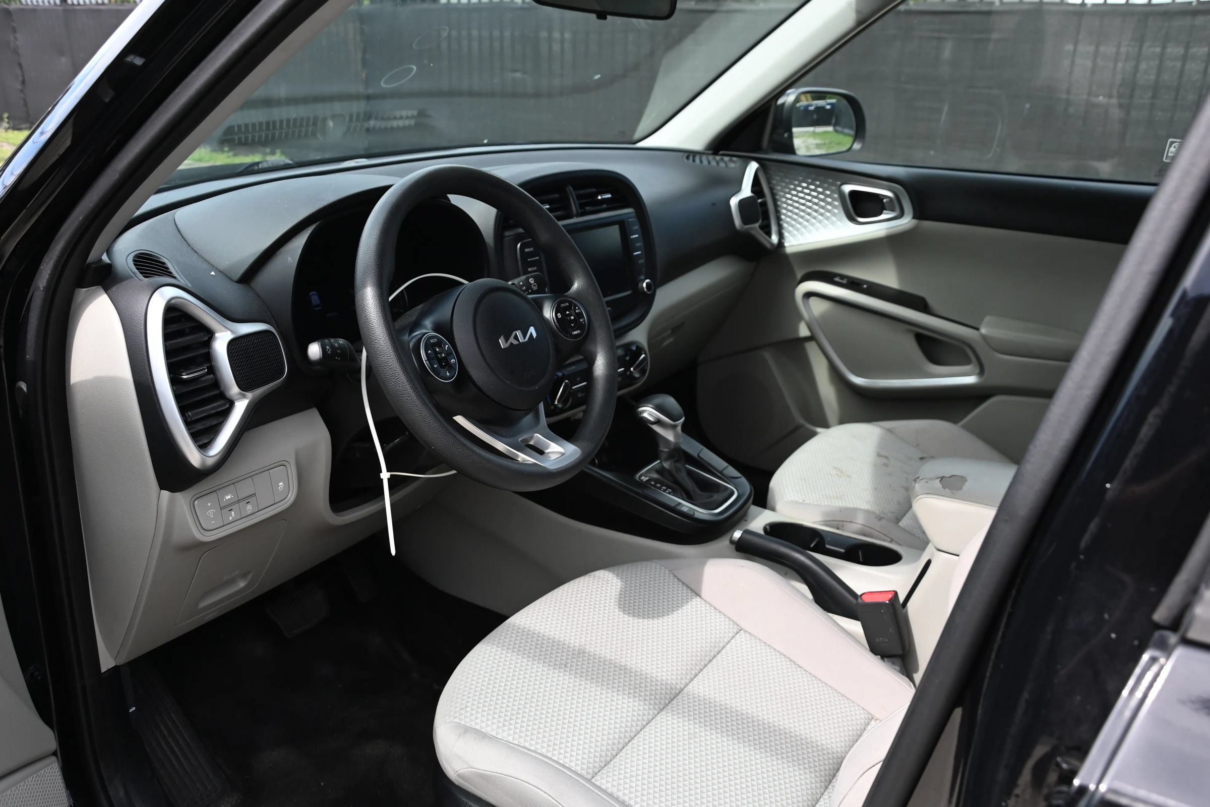 Used 2022 Kia Soul LX w/ Technology Package FWD image 12