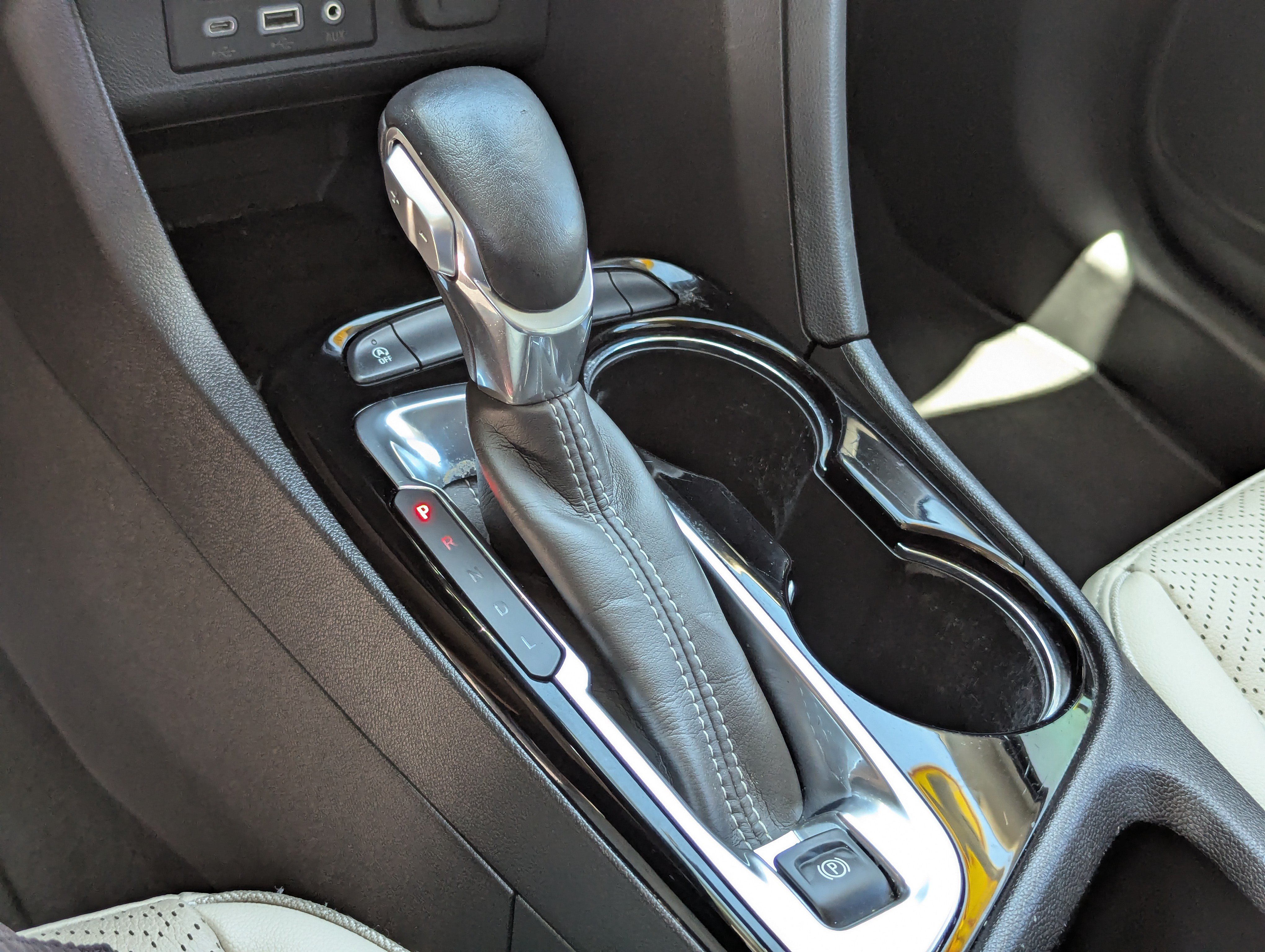 Used 2022 Buick Encore GX Essence w/ Advanced Technology Package FWD image 26