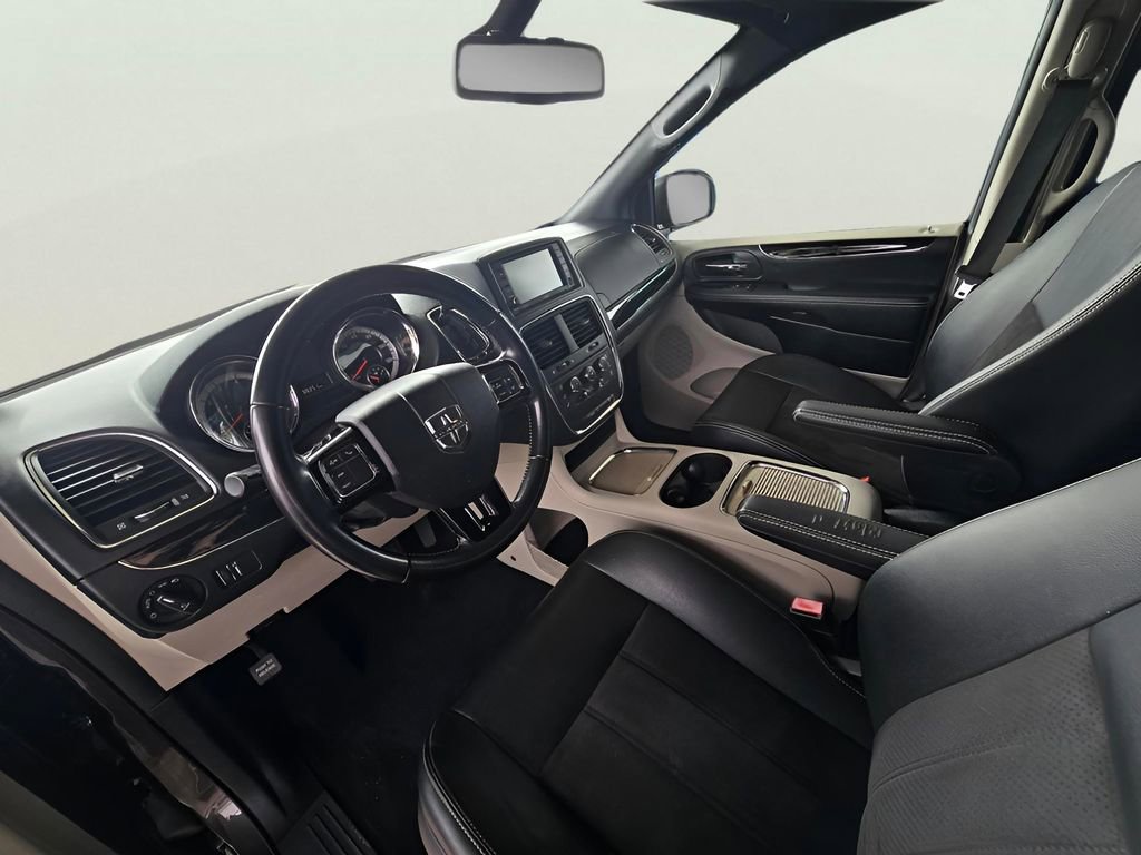 Used 2020 Dodge Grand Caravan SXT FWD image 3