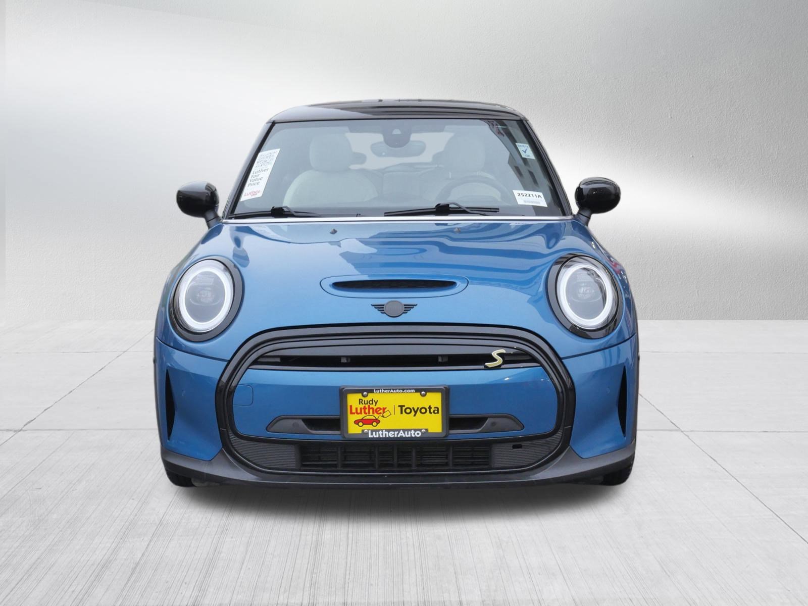 Used 2023 MINI Cooper SE video 2