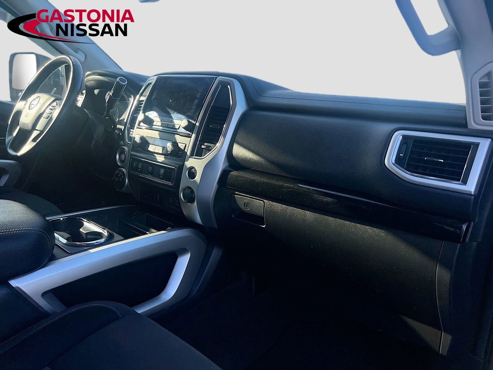 Used 2021 Nissan Titan SV w/ SV Convenience Package image 39