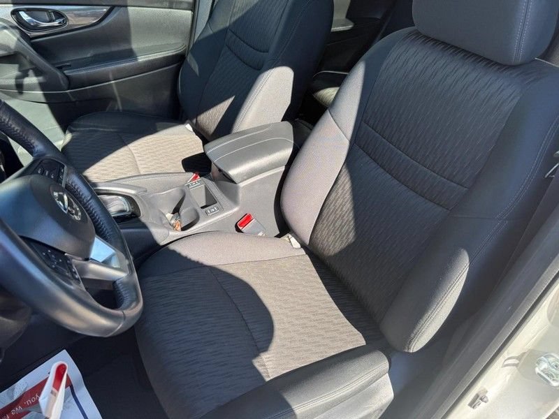 Used 2017 Nissan Rogue SV AWD/4WD image 16
