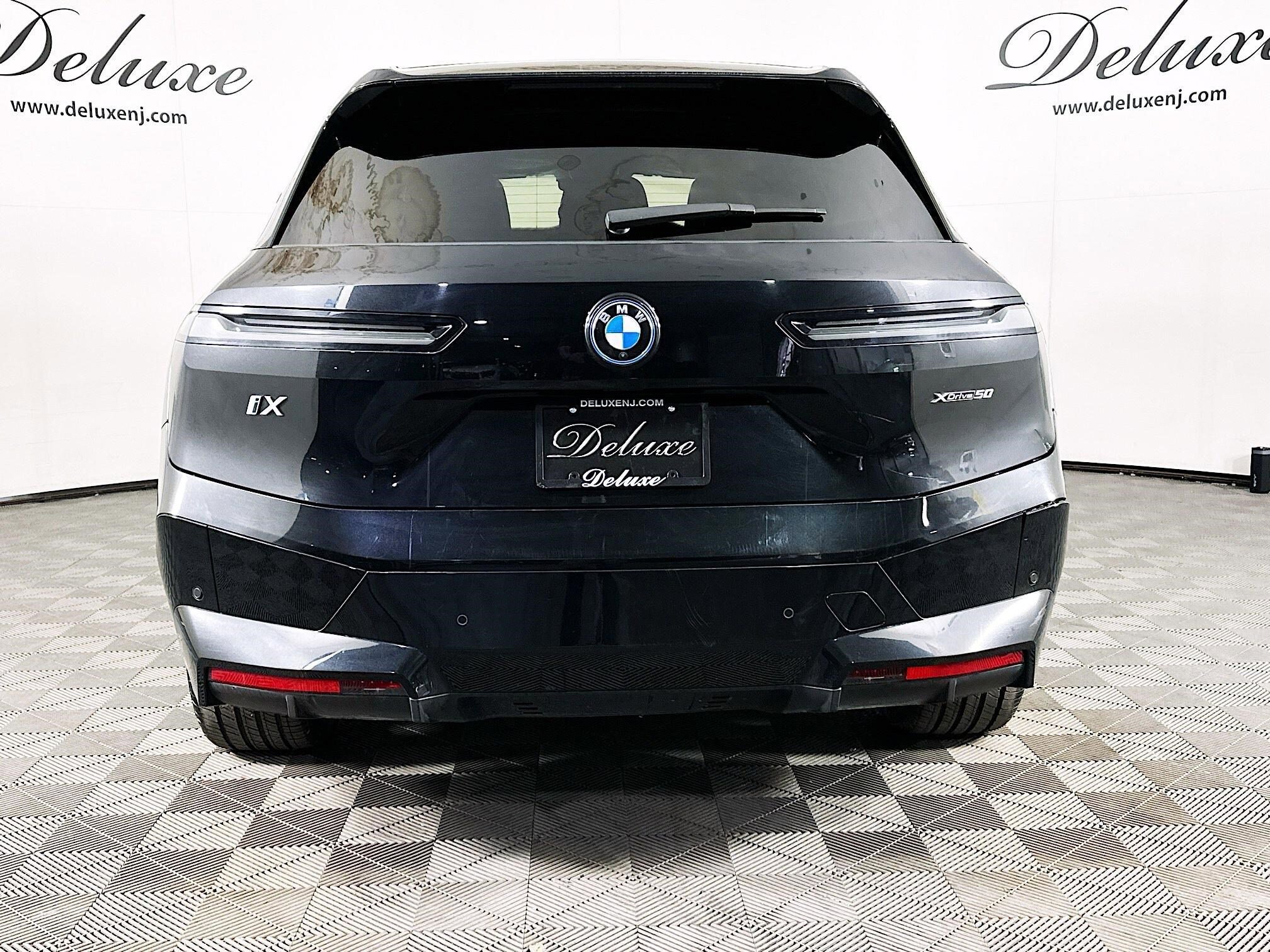 Used 2024 BMW iX xDrive50 w/ Premium Package AWD/4WD image 5
