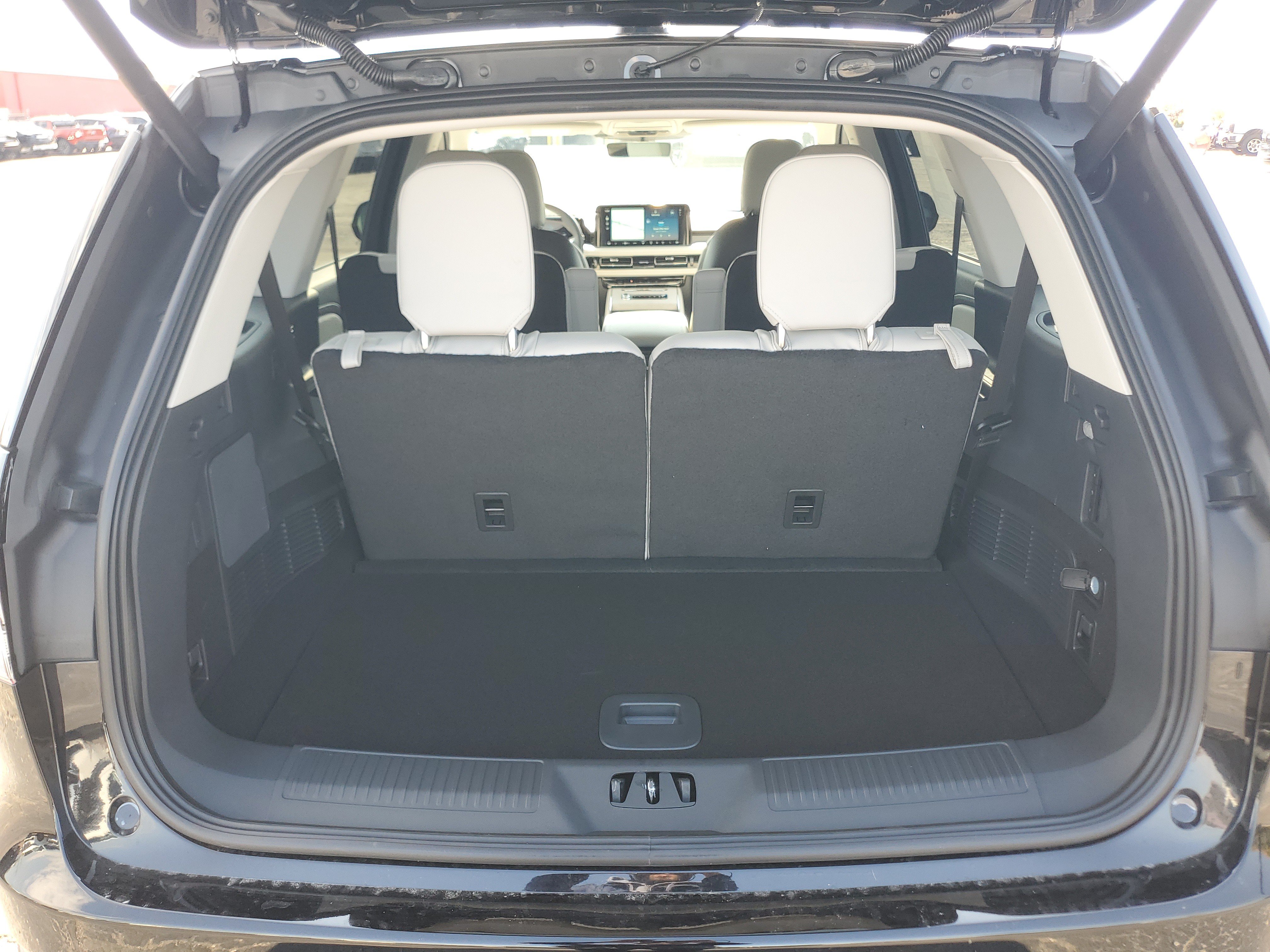 New 2027 Lincoln Aviator Reserve w/ Jet Appearance Package AWD/4WD image 28