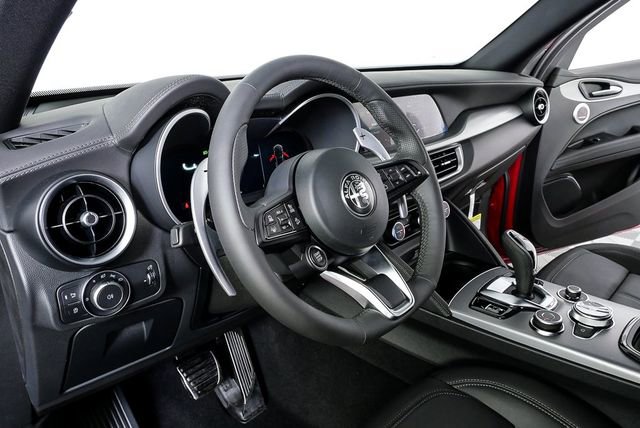 New 2025 Alfa Romeo Stelvio Sprint image 5