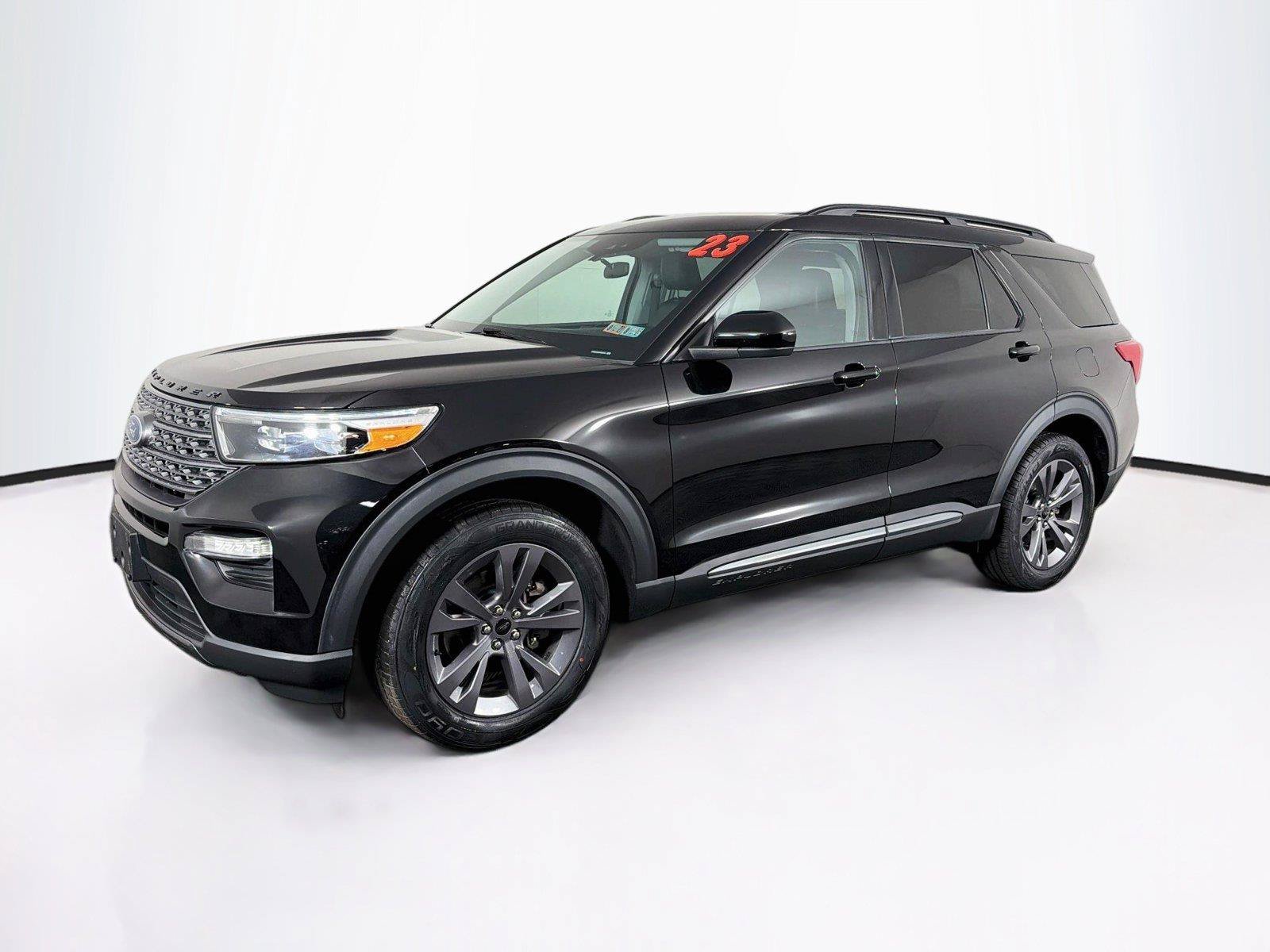 Used 2023 Ford Explorer XLT w/ Equipment Group 202A AWD/4WD image 7