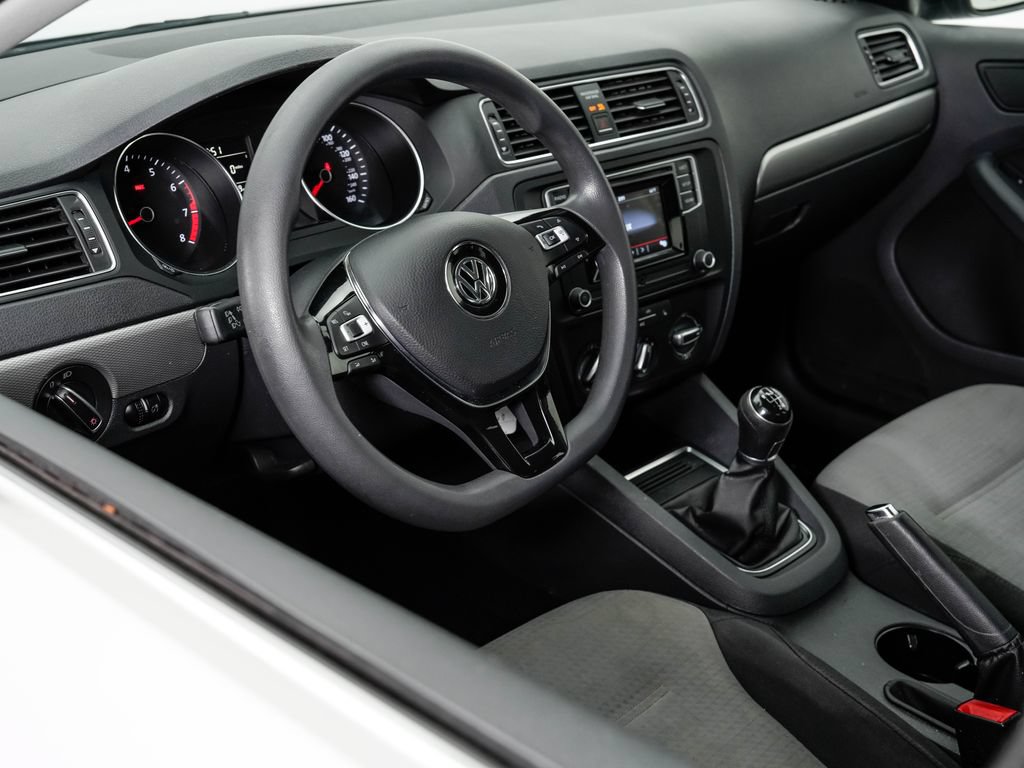 Used 2017 Volkswagen Jetta S w/ Jetta S Cold Weather Package FWD image 4