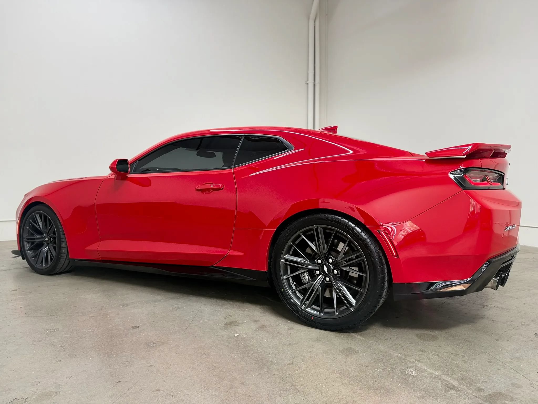 Used 2018 Chevrolet Camaro ZL1 RWD image 9