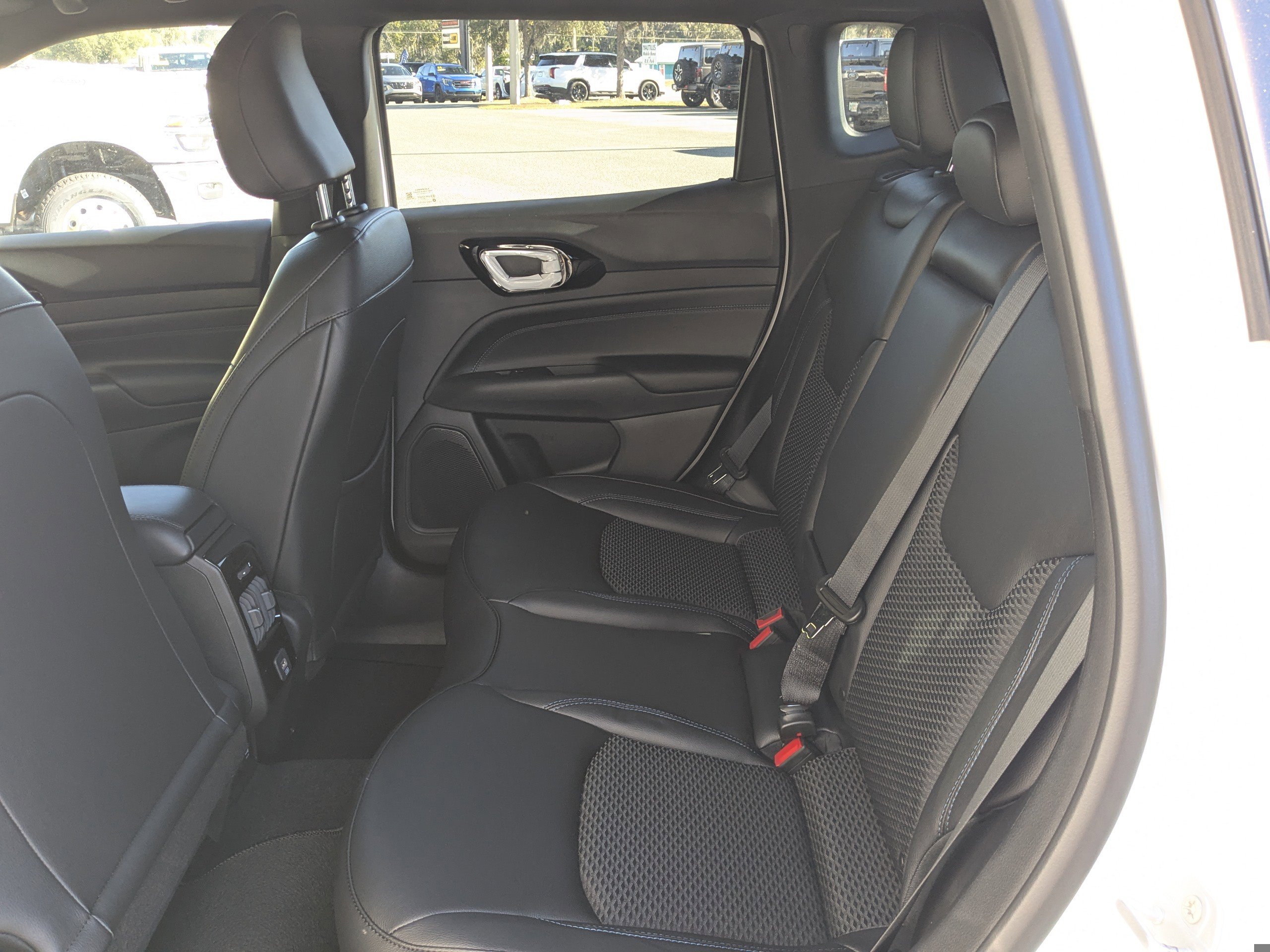 New 2026 Jeep Compass Latitude image 13