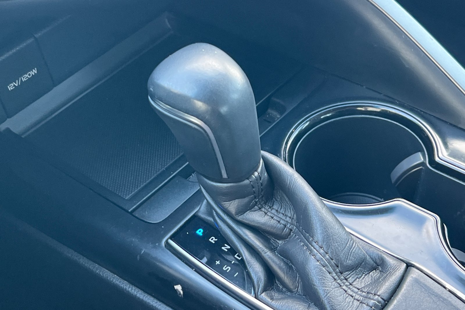 Used 2018 Toyota Camry SE FWD image 21