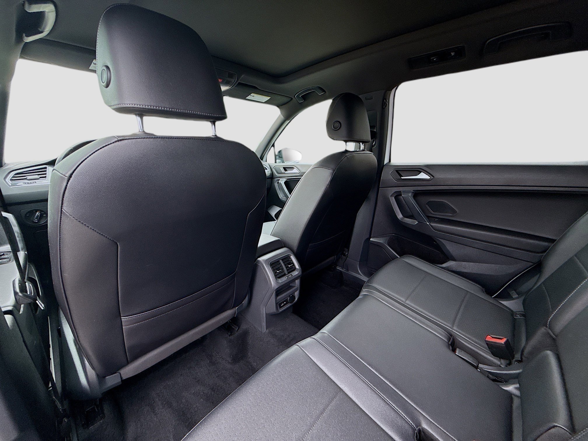 Certified 2020 Volkswagen Tiguan SE R-Line image 22