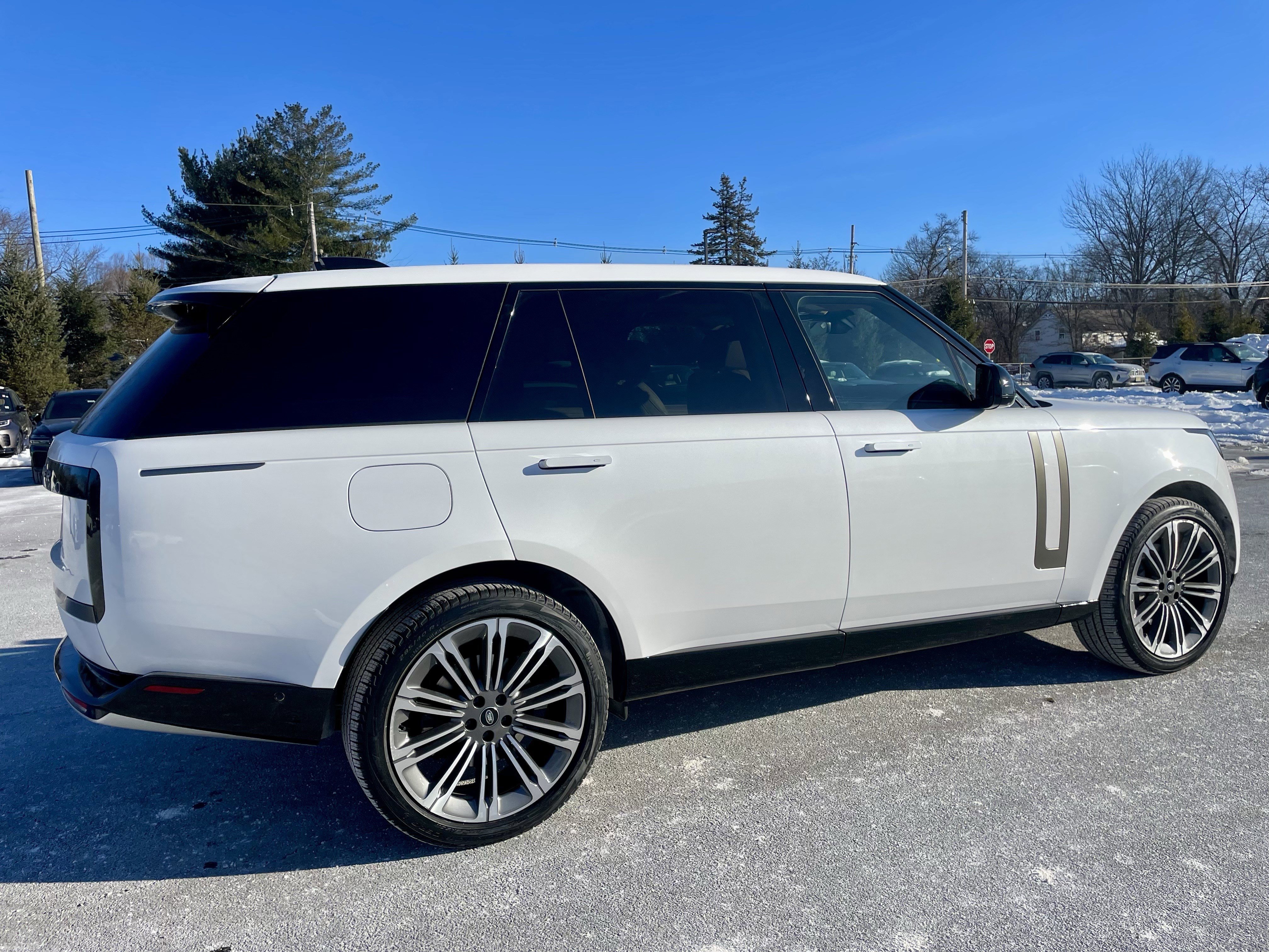 Certified 2024 Land Rover Range Rover Long Wheelbase SE image 7