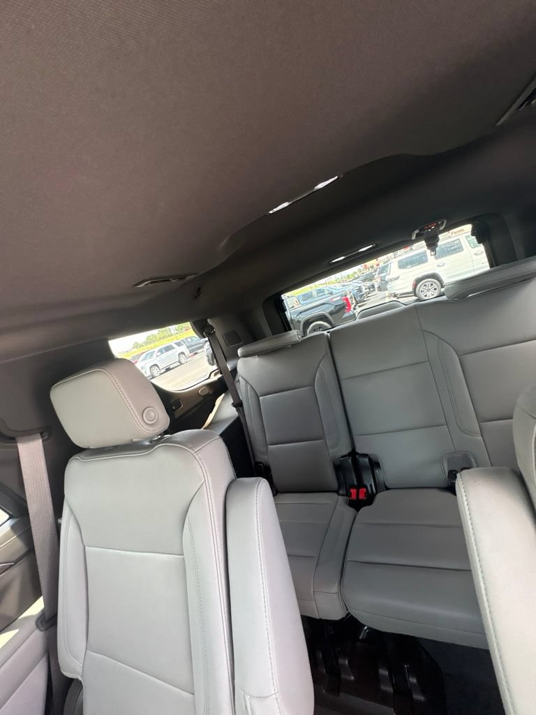 Used 2023 Chevrolet Tahoe Z71 w/ Luxury Package AWD/4WD image 15