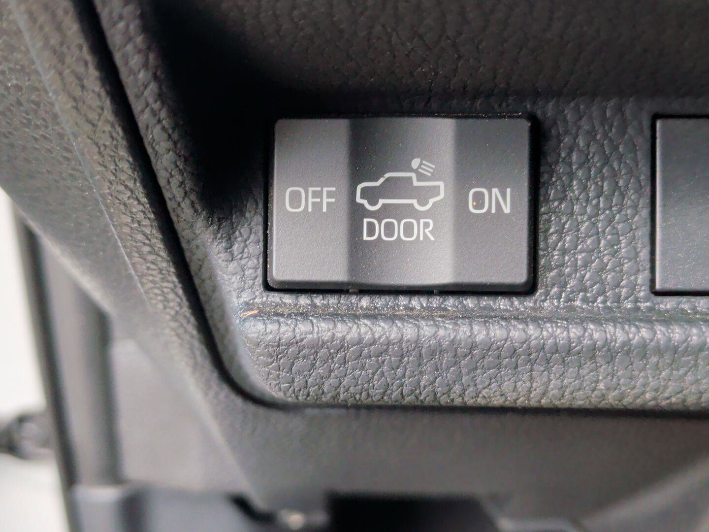 Used 2024 Toyota Tacoma TRD Off-Road AWD/4WD image 15