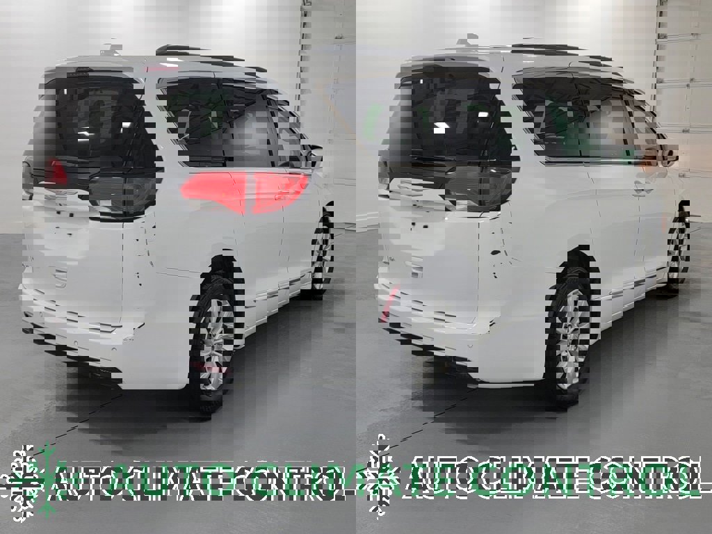 Used 2017 Chrysler Pacifica Touring-L image 8