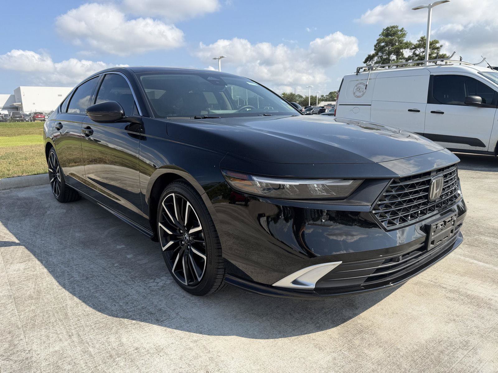 Used 2025 Honda Accord Touring image 3