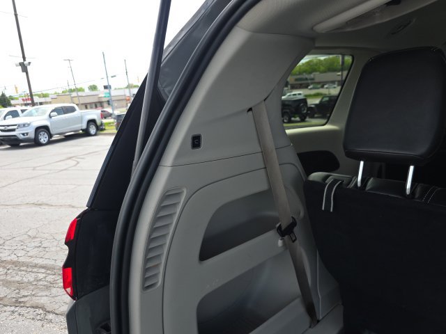 Used 2023 Chrysler Pacifica Touring-L FWD image 36