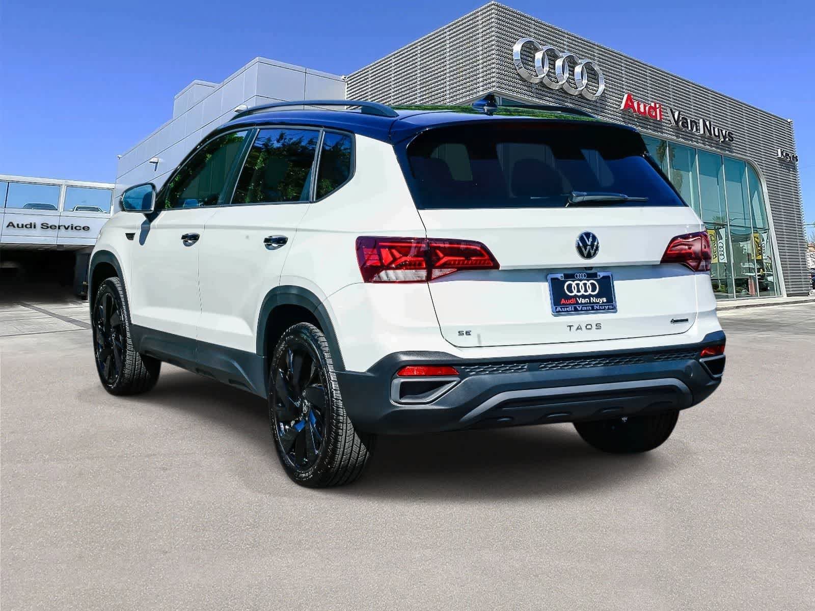 Used 2024 Volkswagen Taos SE AWD/4WD image 2