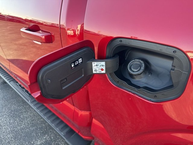 New 2025 Ford F150 Lariat w/ Equipment Group 502A High image 33