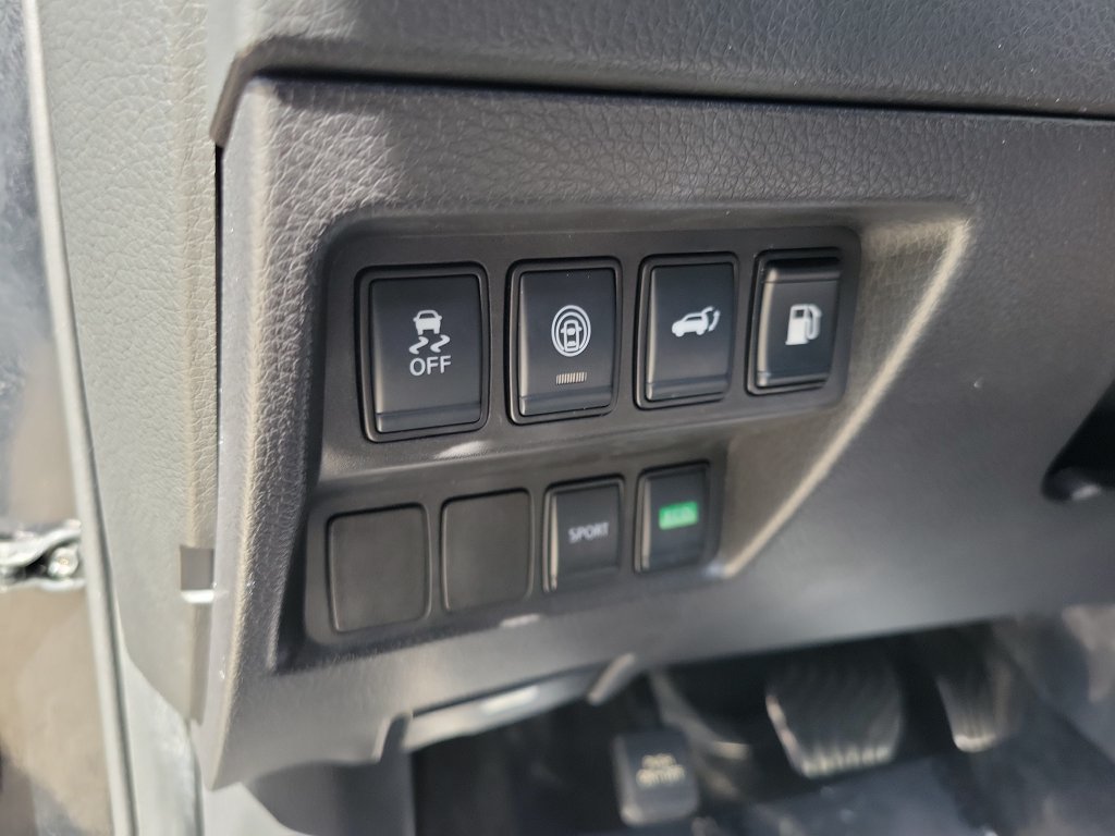 Used 2020 Nissan Rogue SV FWD image 18