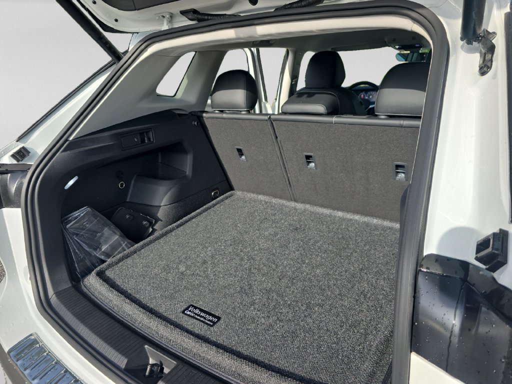 New 2025 Volkswagen Tiguan SE FWD image 25